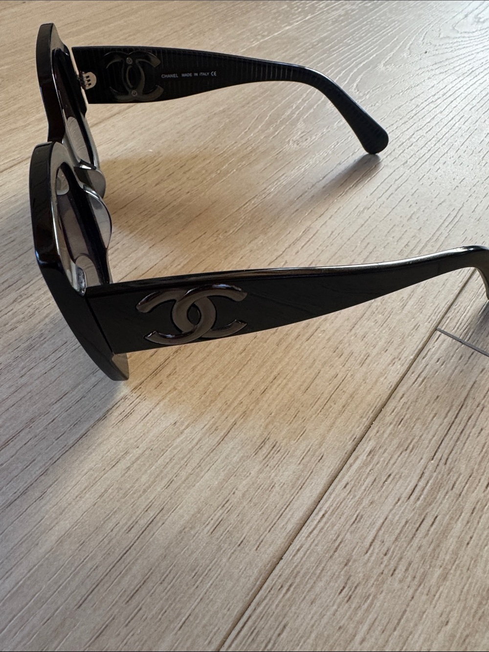CHANEL Black Logo-Tote Women's Sunglasses
